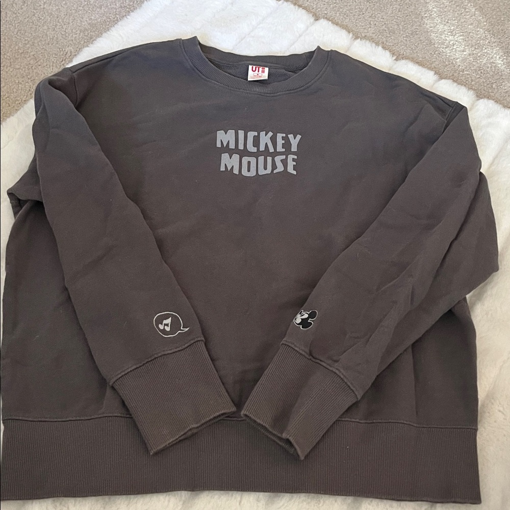 Disney Uniqlo Collaberation Mickey Mouse sweatshirt